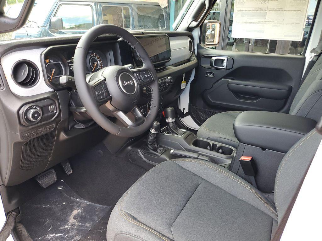 new 2025 Jeep Wrangler car, priced at $41,076