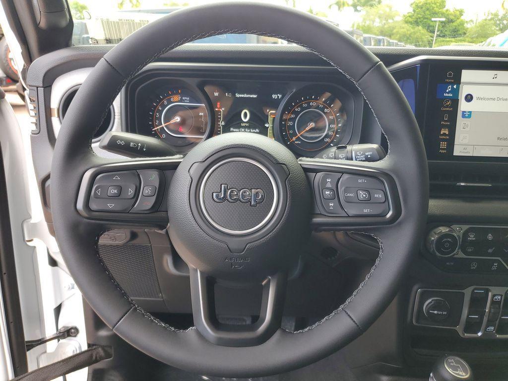 new 2025 Jeep Wrangler car, priced at $41,076
