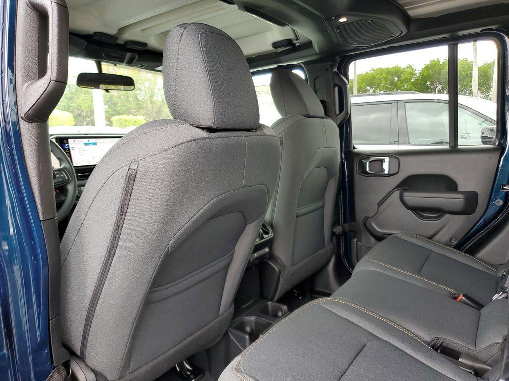 new 2025 Jeep Gladiator car, priced at $36,980