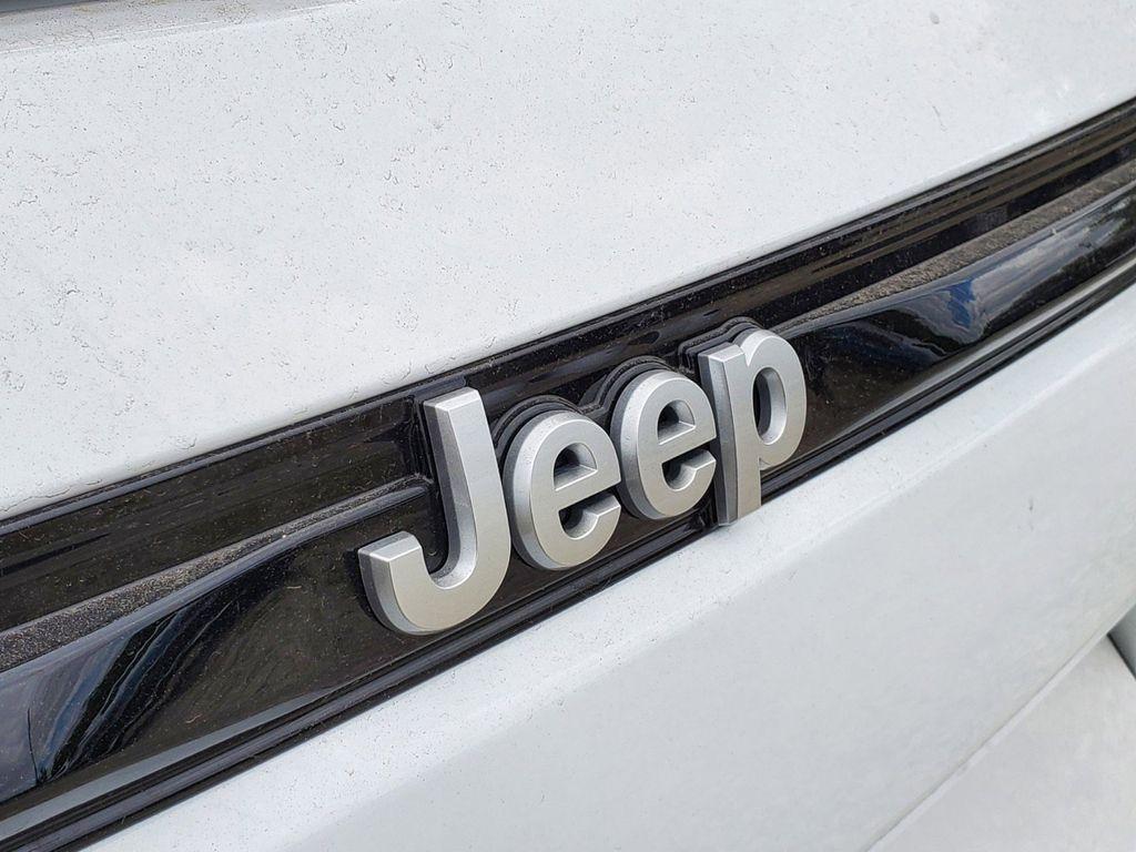 new 2025 Jeep Grand Cherokee car, priced at $37,755