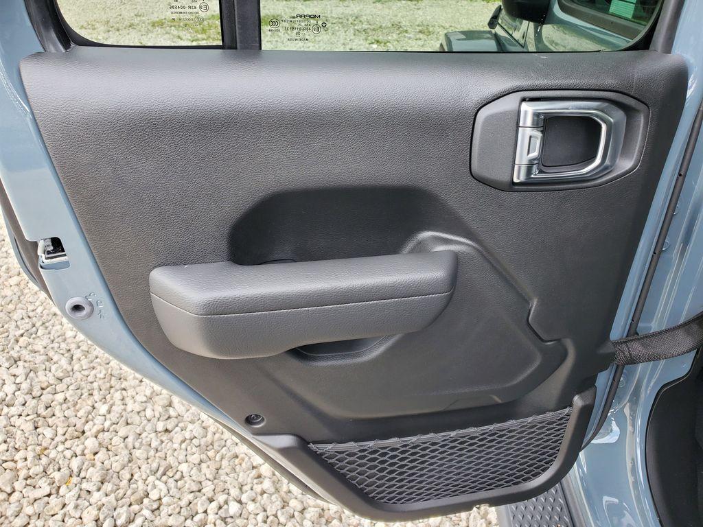 new 2025 Jeep Gladiator car, priced at $38,680