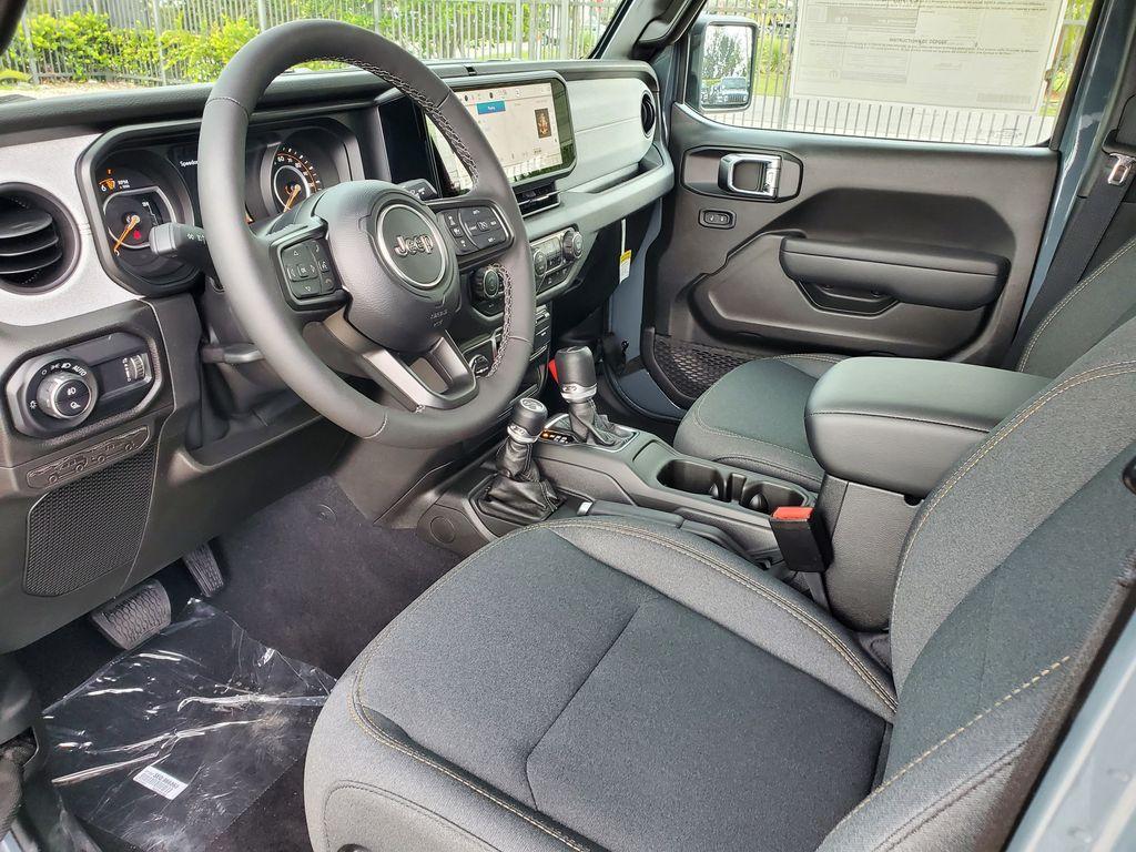 new 2025 Jeep Gladiator car, priced at $38,680