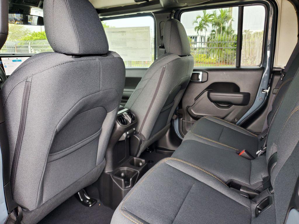 new 2025 Jeep Gladiator car, priced at $38,680