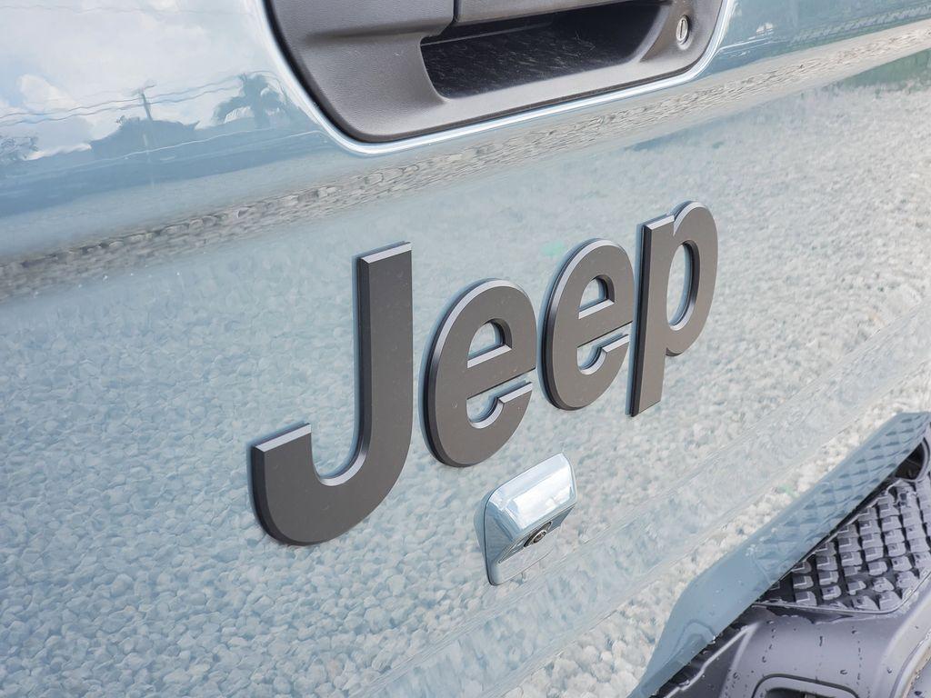 new 2025 Jeep Gladiator car, priced at $38,680