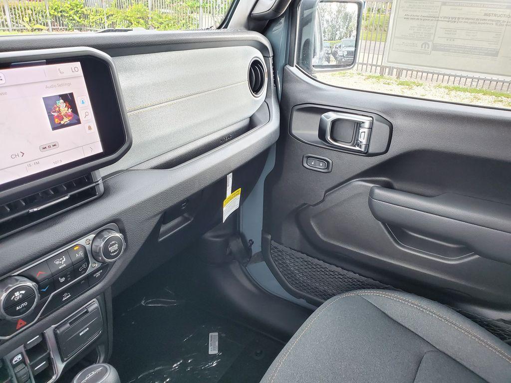 new 2025 Jeep Gladiator car, priced at $38,680
