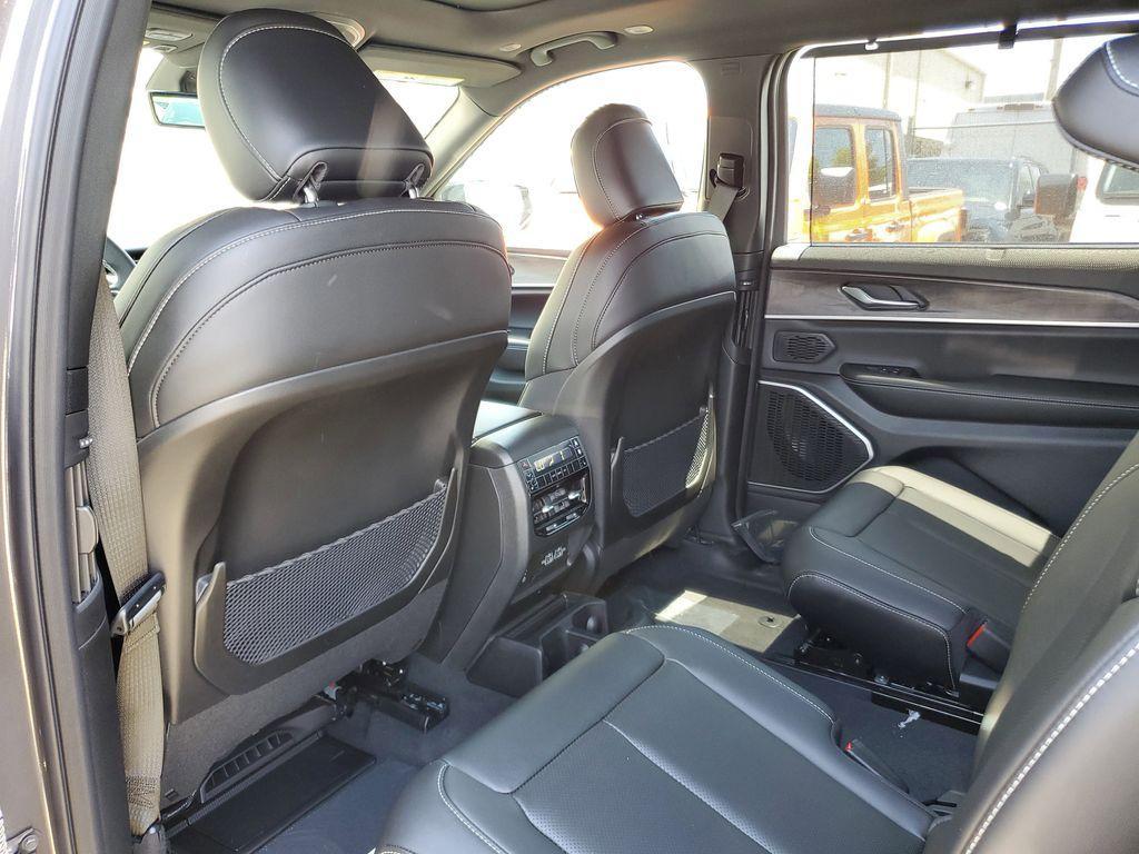 new 2025 Jeep Grand Cherokee L car, priced at $43,235