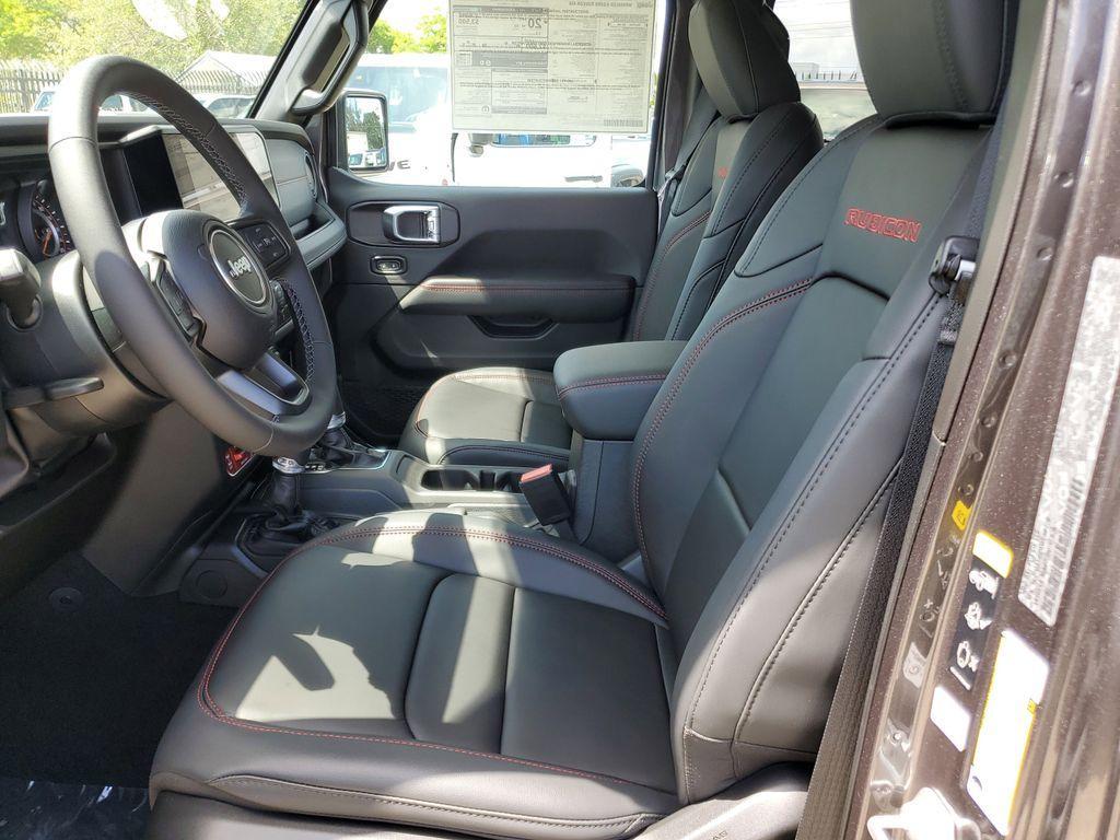 new 2025 Jeep Wrangler car, priced at $52,734