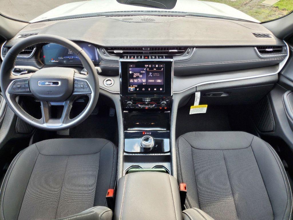 new 2025 Jeep Grand Cherokee car, priced at $30,995
