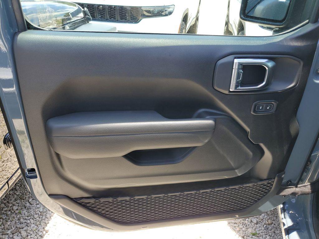 new 2025 Jeep Wrangler car, priced at $33,747