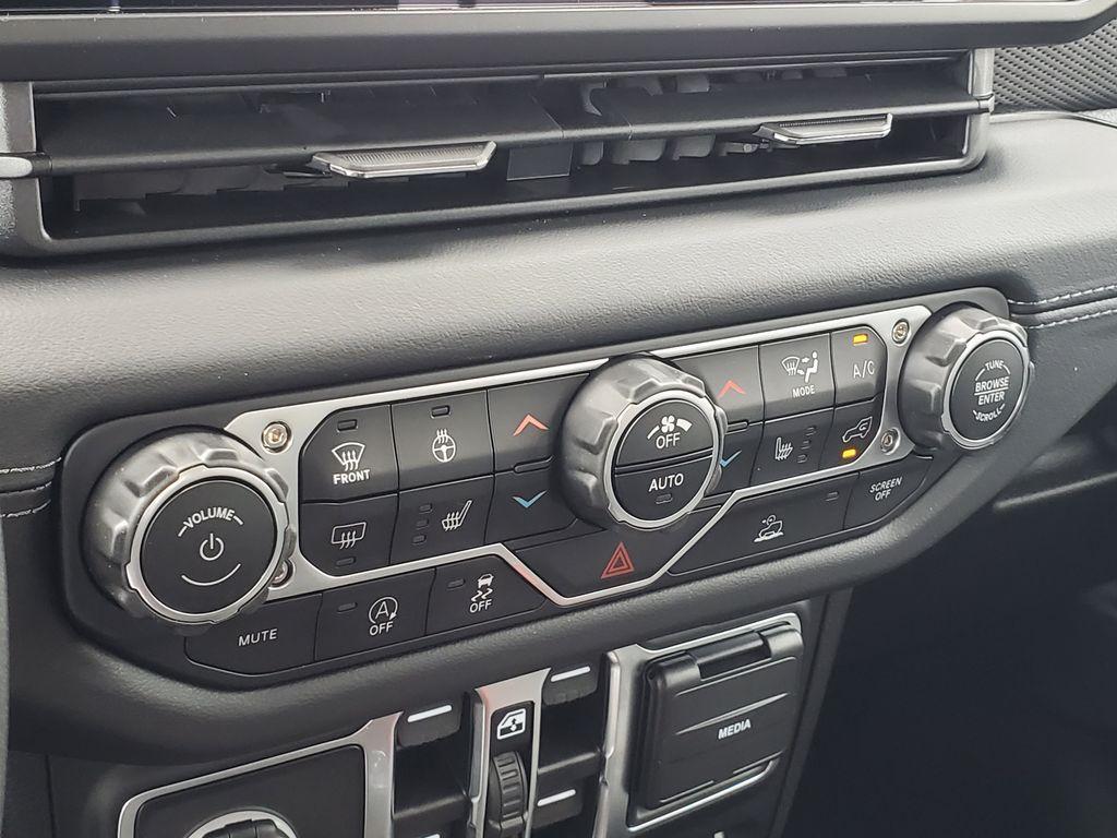 new 2025 Jeep Wrangler car, priced at $46,995