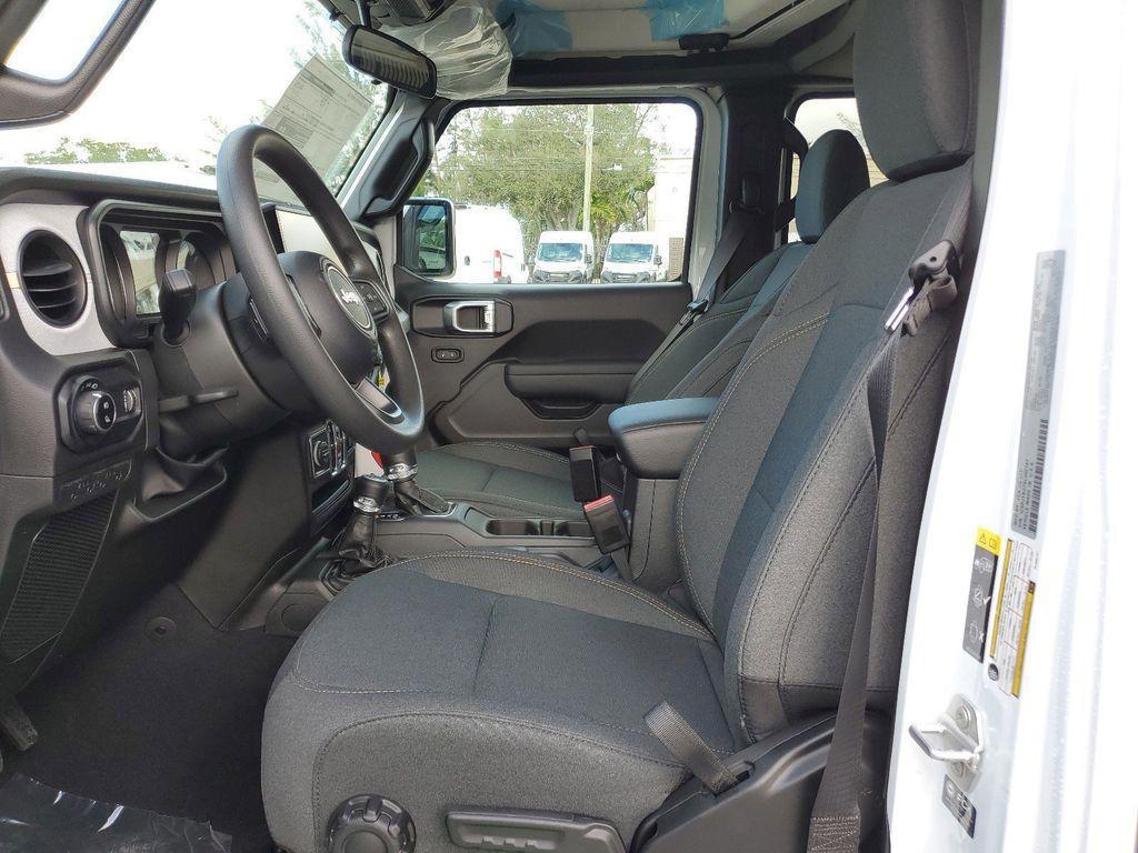 new 2025 Jeep Gladiator car, priced at $36,085