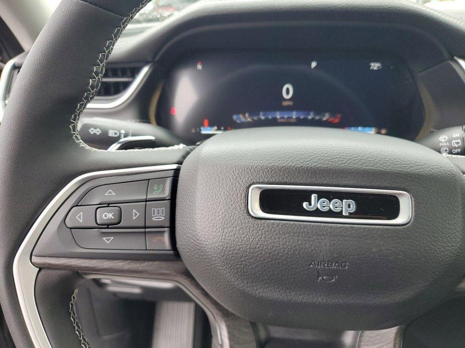 new 2024 Jeep Grand Cherokee car, priced at $35,998