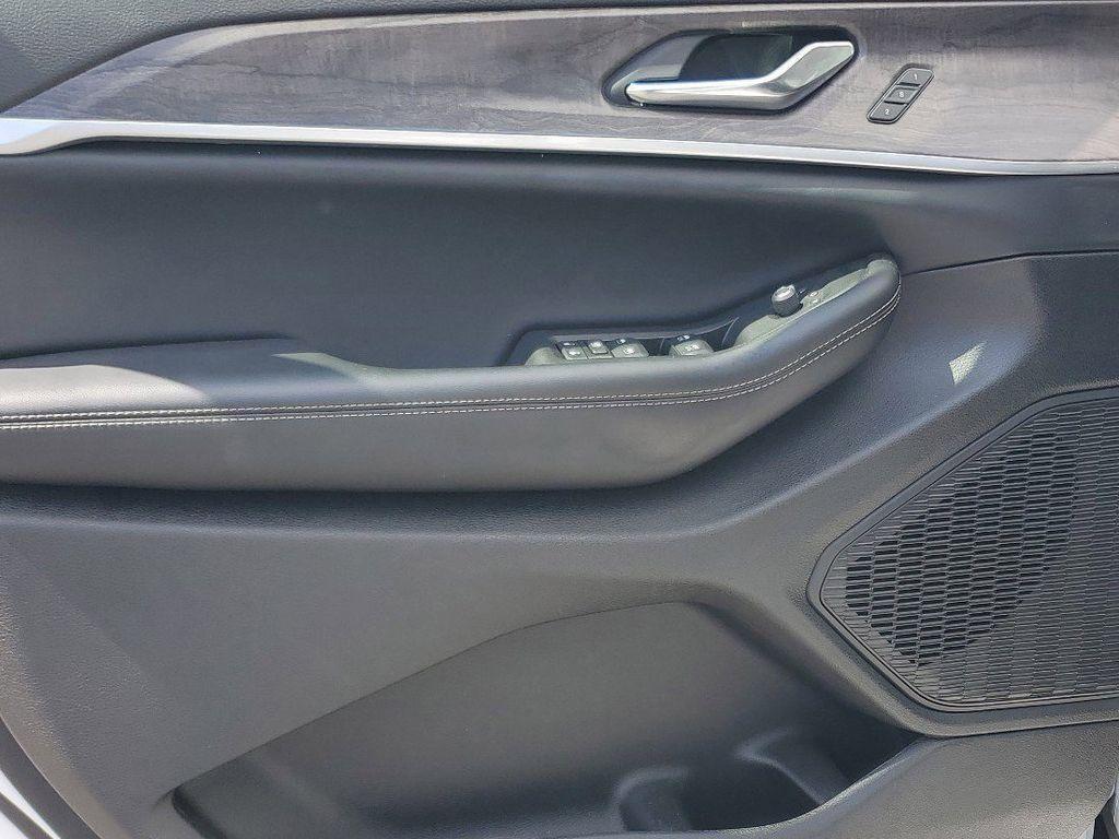new 2025 Jeep Grand Cherokee car, priced at $35,995