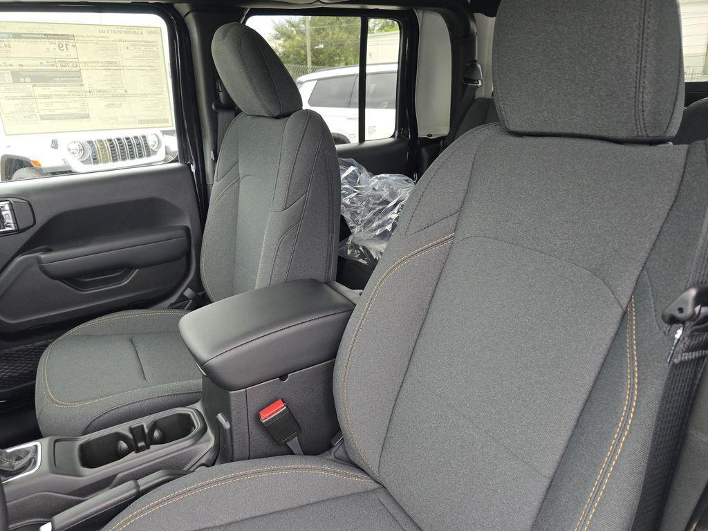 new 2025 Jeep Gladiator car, priced at $39,700
