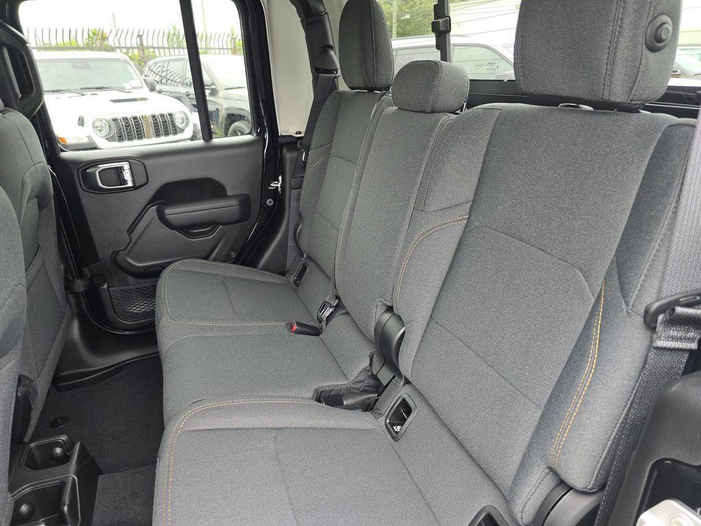 new 2025 Jeep Gladiator car, priced at $39,700