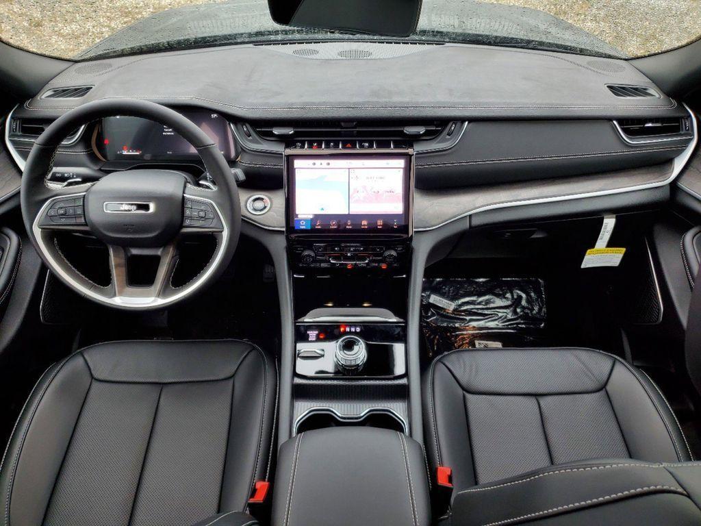 new 2025 Jeep Grand Cherokee car, priced at $47,685