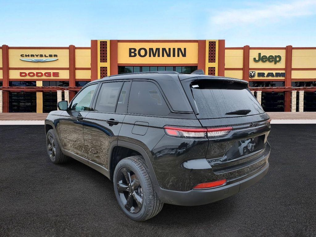 new 2025 Jeep Grand Cherokee car, priced at $47,685
