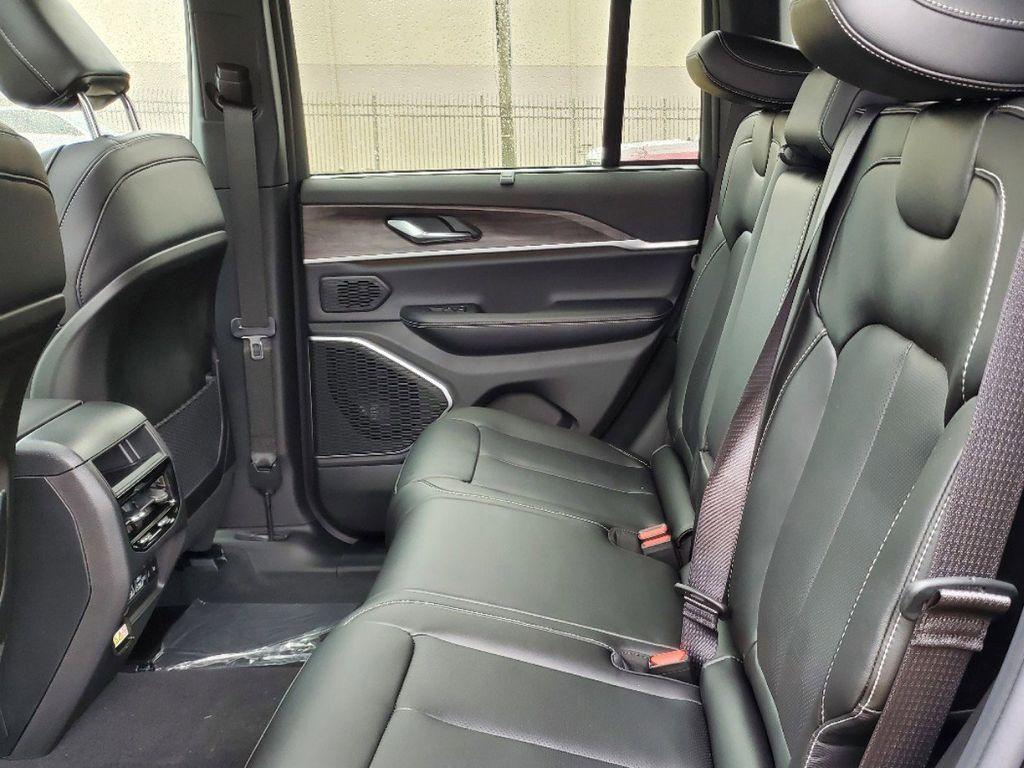 new 2025 Jeep Grand Cherokee car, priced at $47,685