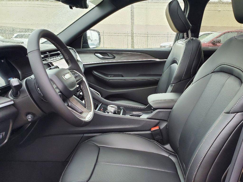 new 2025 Jeep Grand Cherokee car, priced at $47,685