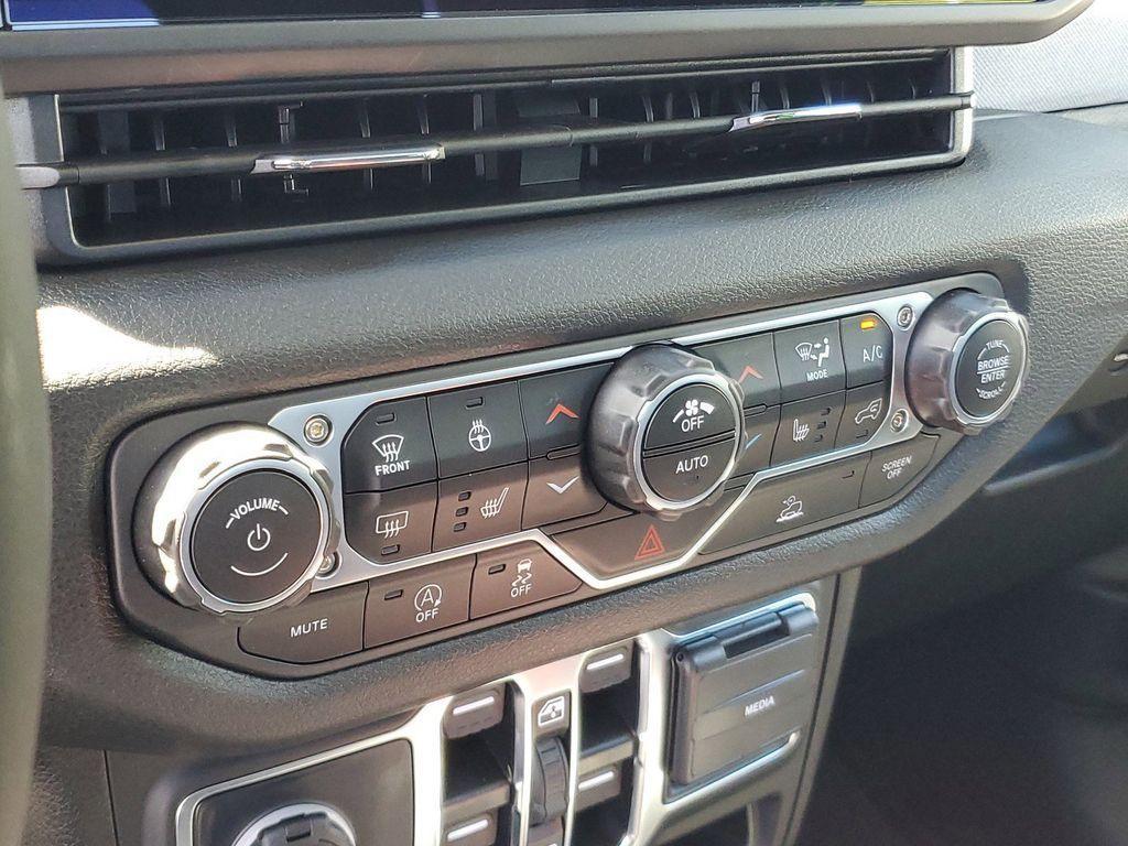 new 2025 Jeep Gladiator car, priced at $38,173