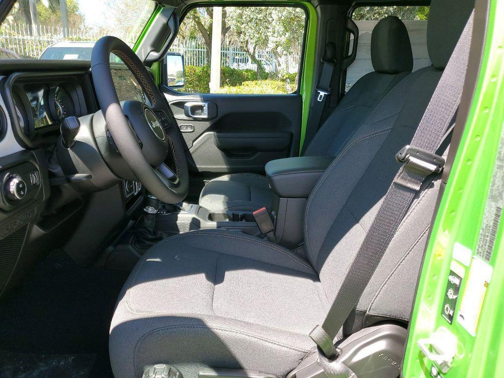 new 2025 Jeep Gladiator car, priced at $38,173