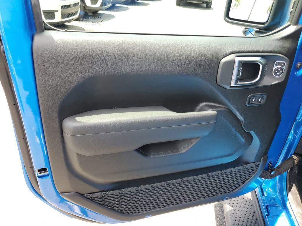 new 2025 Jeep Wrangler car, priced at $38,177