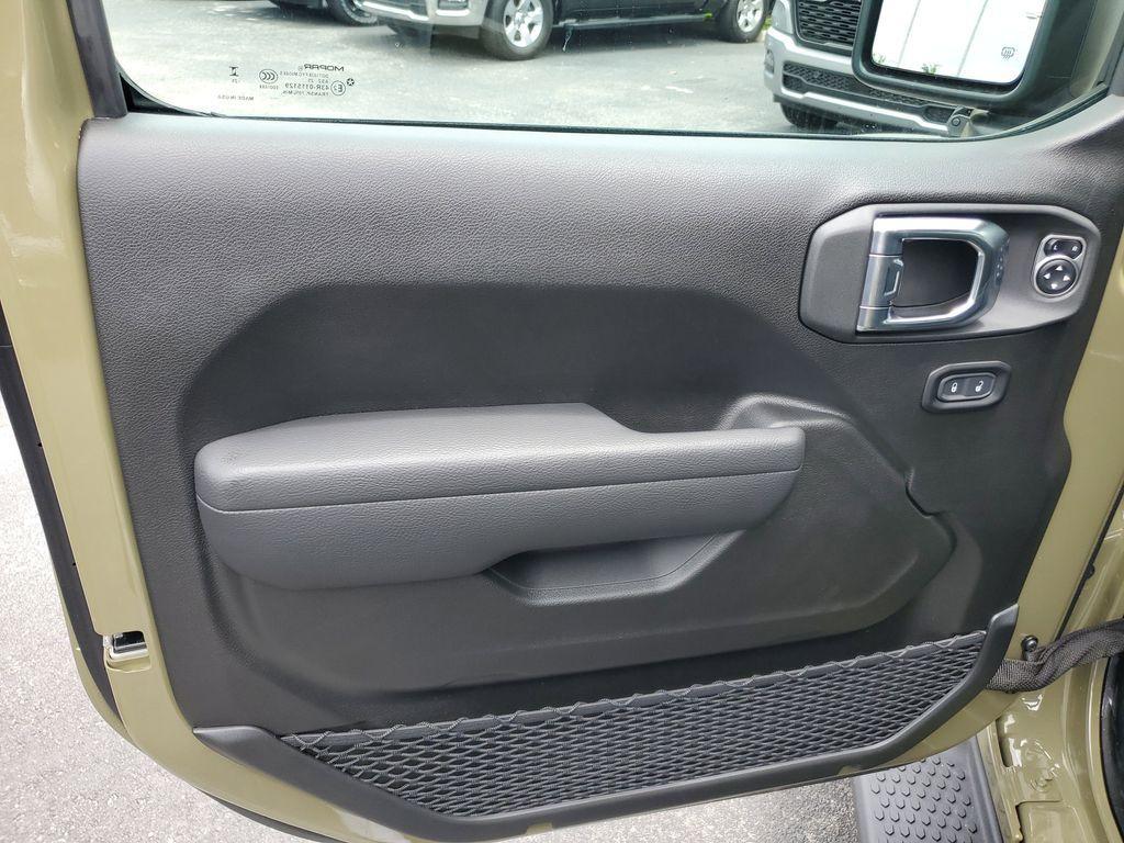 new 2025 Jeep Wrangler car, priced at $32,735