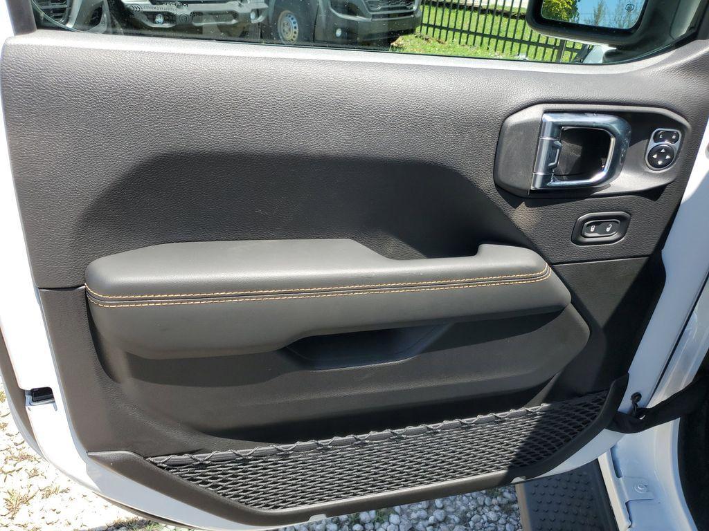 new 2025 Jeep Wrangler car, priced at $45,632