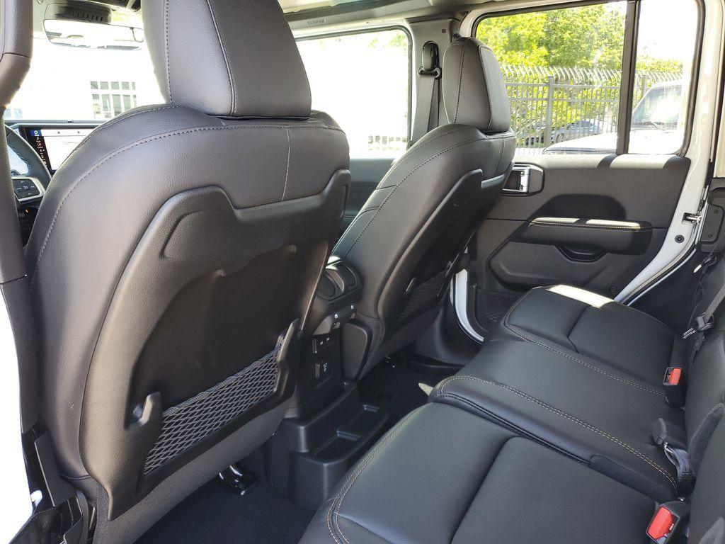 new 2025 Jeep Wrangler car, priced at $45,632