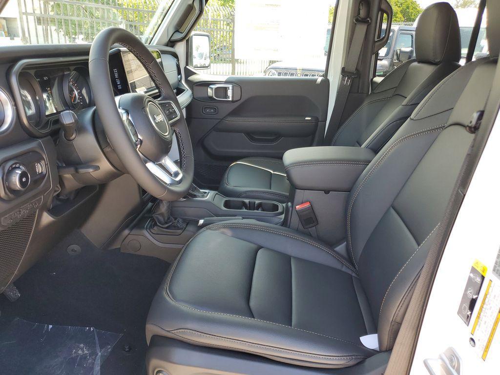 new 2025 Jeep Wrangler car, priced at $45,632