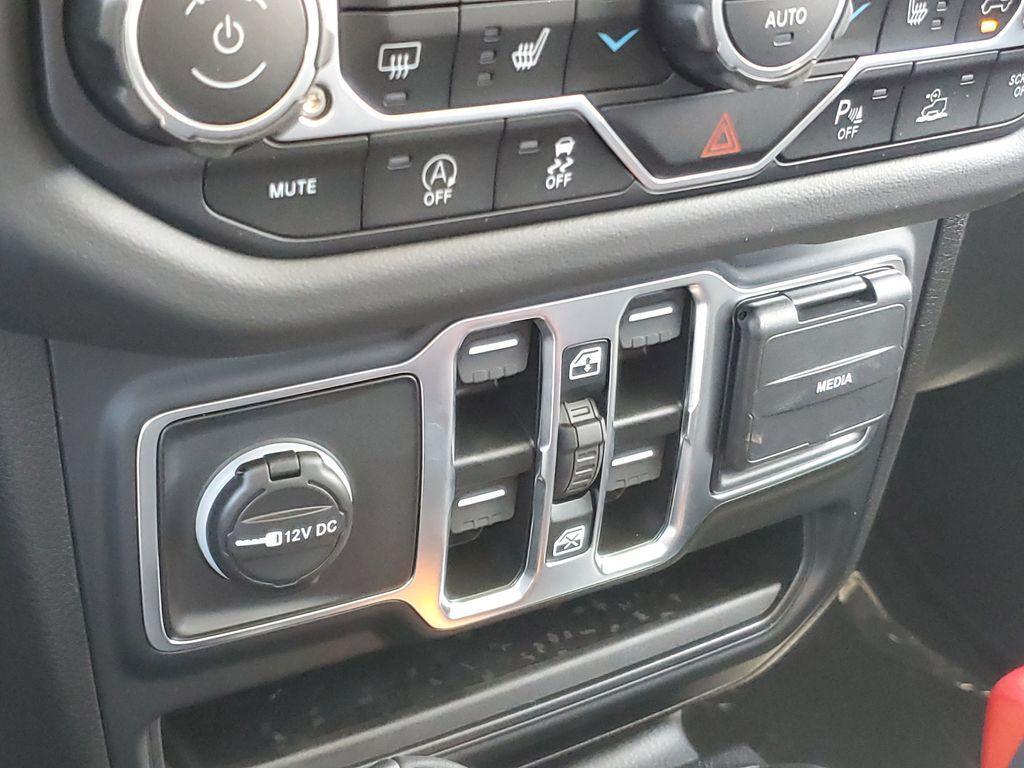 new 2025 Jeep Wrangler car, priced at $45,632