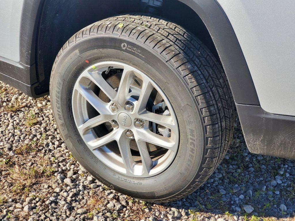 new 2025 Jeep Grand Cherokee L car, priced at $34,495