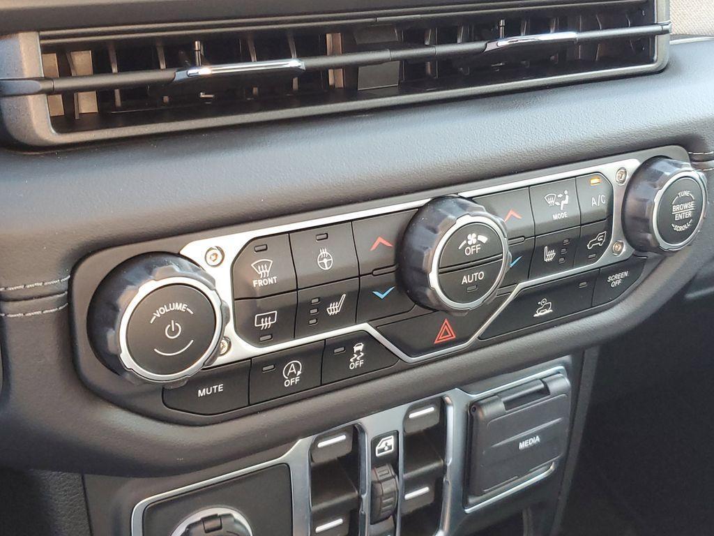 new 2025 Jeep Wrangler car, priced at $43,982