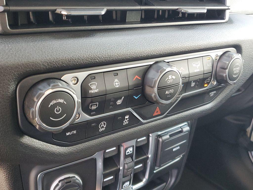 new 2025 Jeep Wrangler car, priced at $39,000