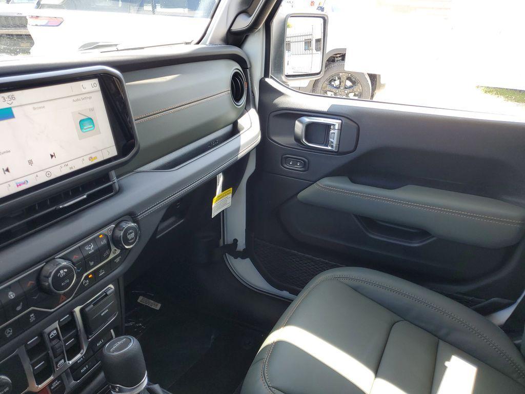 new 2025 Jeep Gladiator car, priced at $46,266