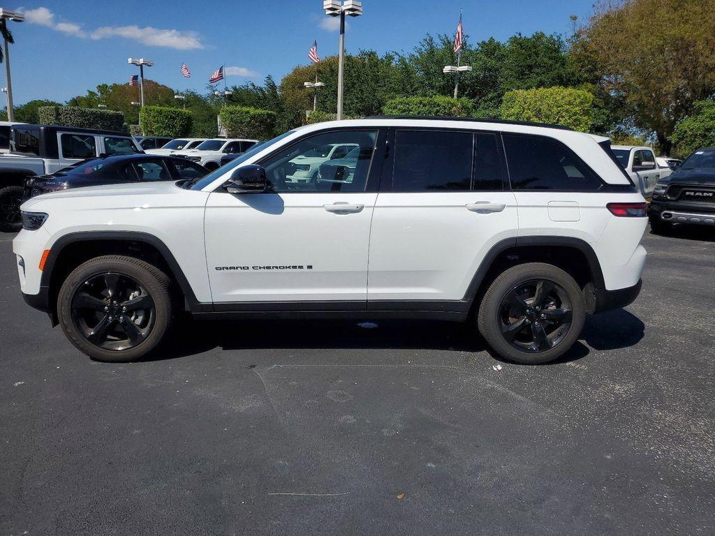 new 2025 Jeep Grand Cherokee car, priced at $37,580