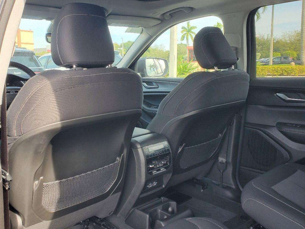 new 2025 Jeep Grand Cherokee car, priced at $31,625