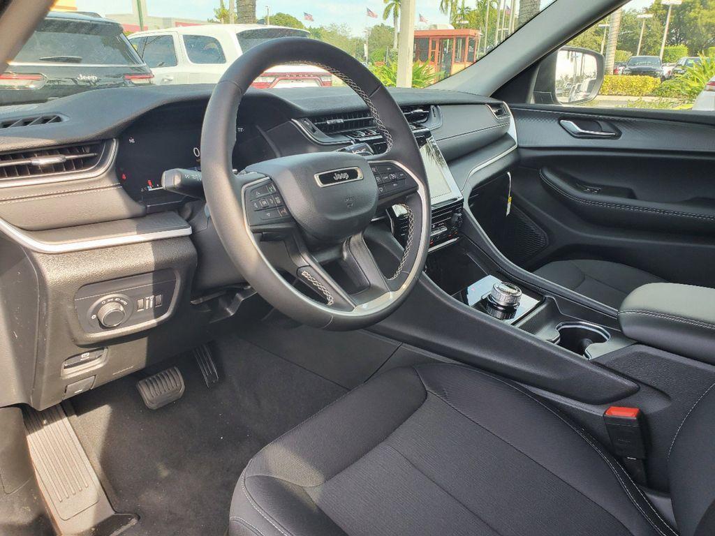 new 2025 Jeep Grand Cherokee car, priced at $31,625