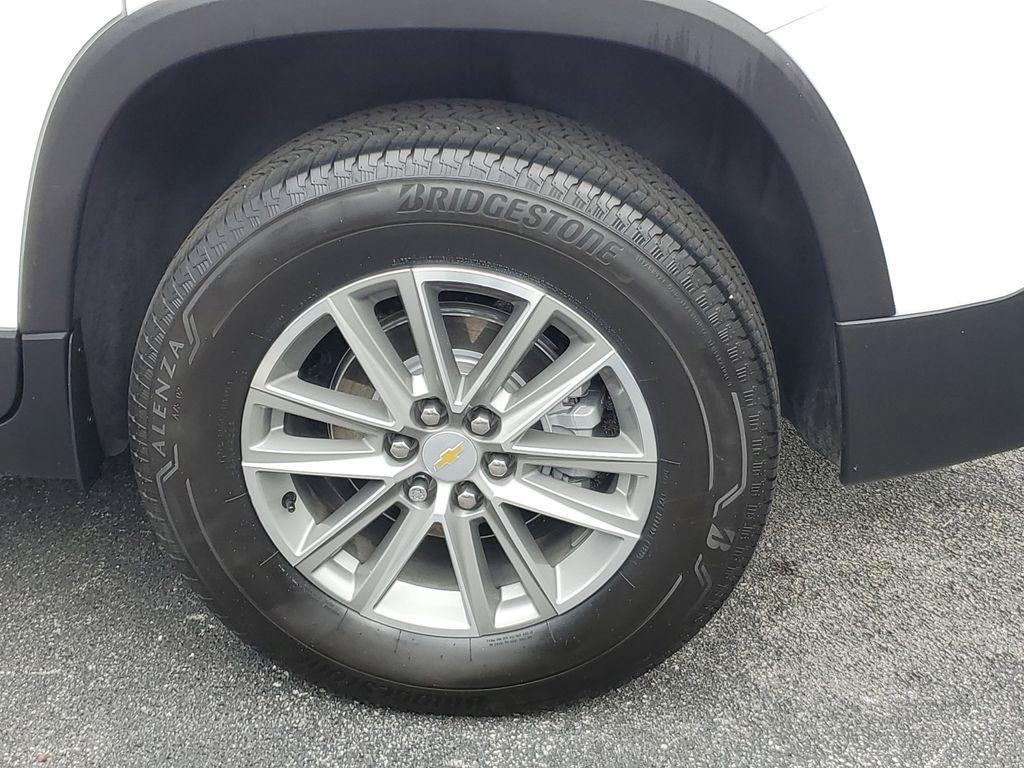 used 2022 Chevrolet Traverse car, priced at $23,490