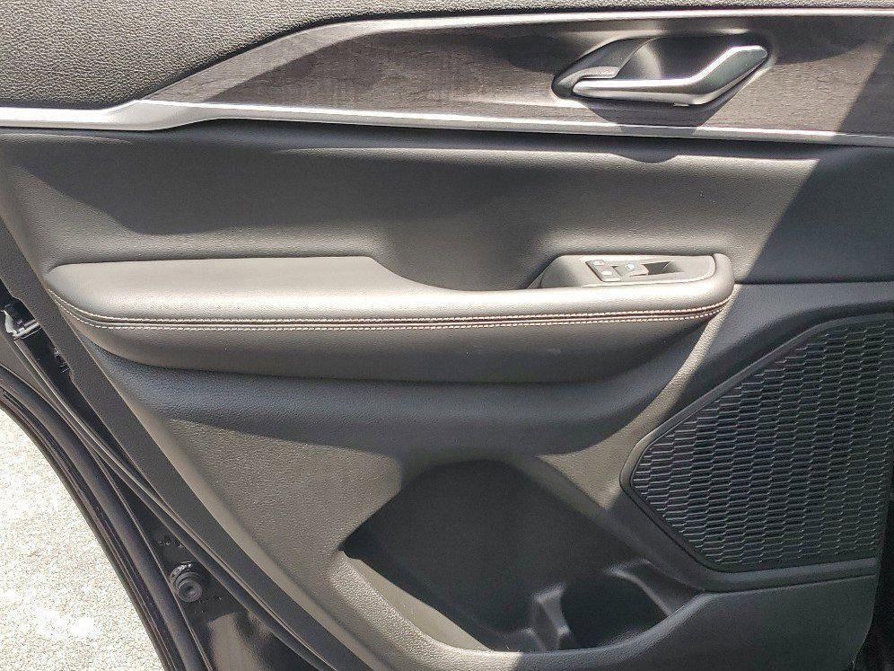 new 2025 Jeep Grand Cherokee car, priced at $35,610