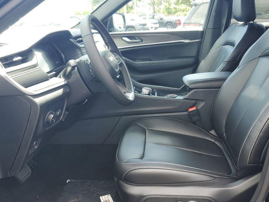 new 2025 Jeep Grand Cherokee car, priced at $35,610