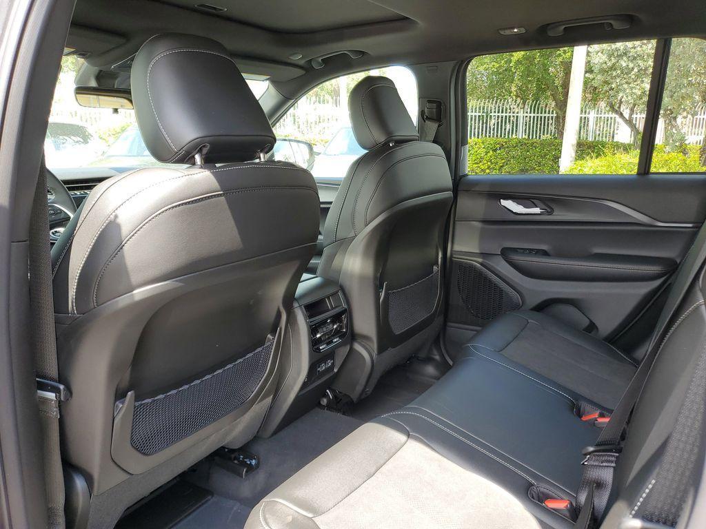 new 2025 Jeep Grand Cherokee car, priced at $36,385