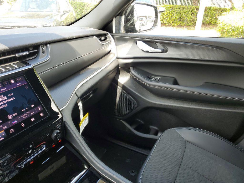 new 2025 Jeep Grand Cherokee car, priced at $36,385