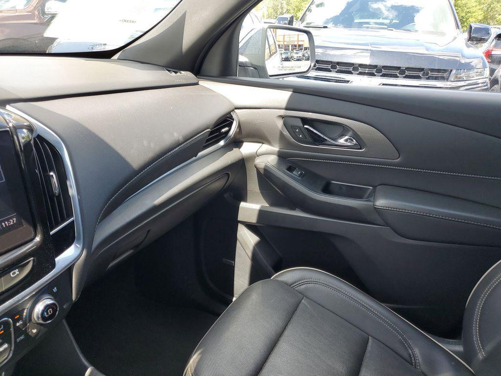 used 2023 Chevrolet Traverse car, priced at $27,990