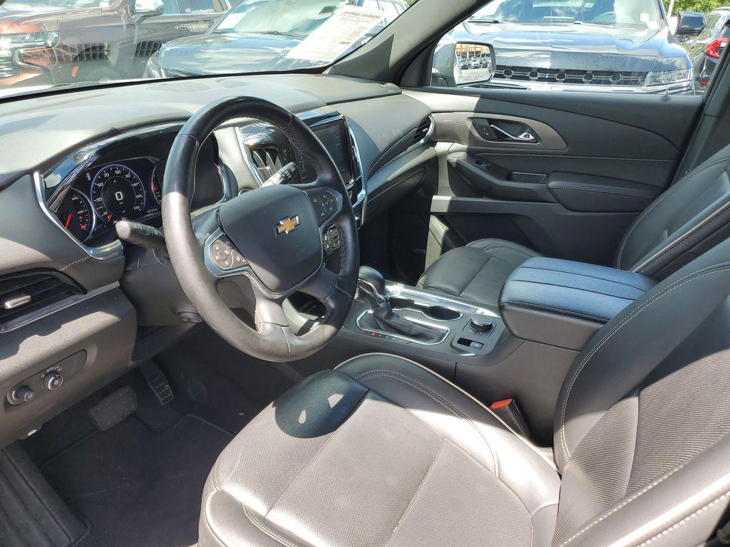 used 2023 Chevrolet Traverse car, priced at $27,990