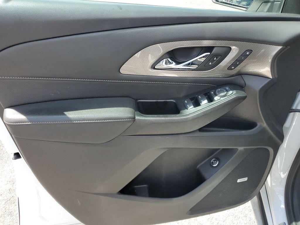 used 2023 Chevrolet Traverse car, priced at $27,990