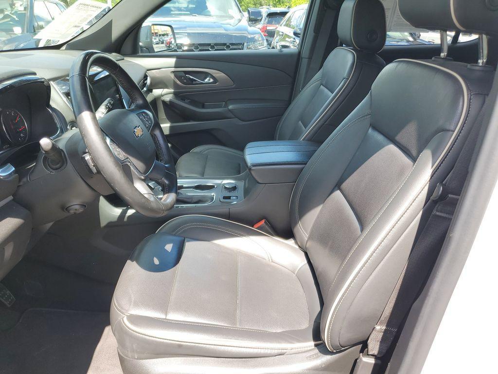 used 2023 Chevrolet Traverse car, priced at $27,990