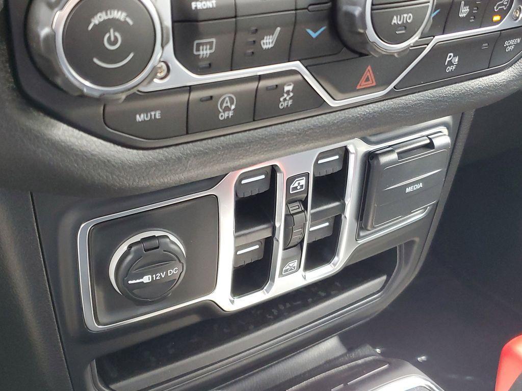 new 2025 Jeep Wrangler car, priced at $41,671