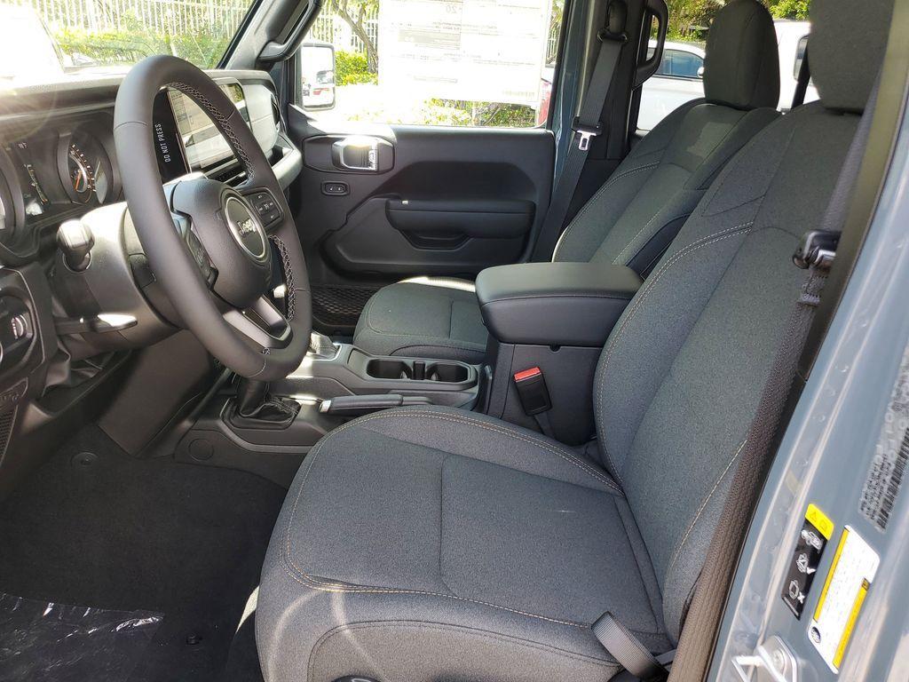 new 2025 Jeep Wrangler car, priced at $41,671