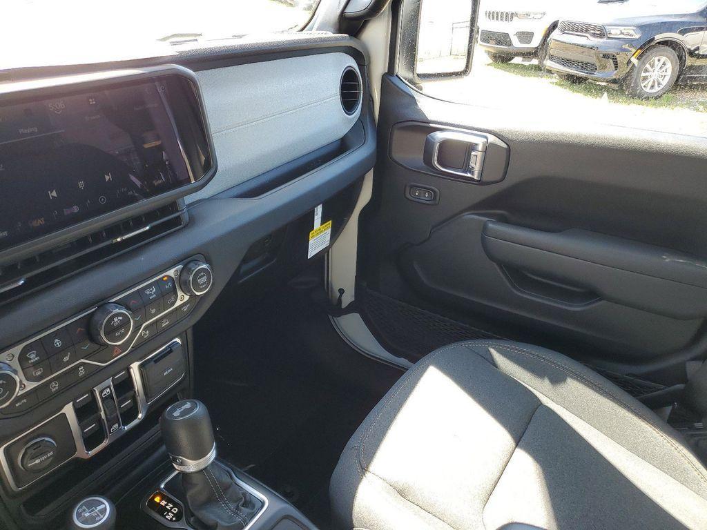 new 2025 Jeep Wrangler car, priced at $41,040